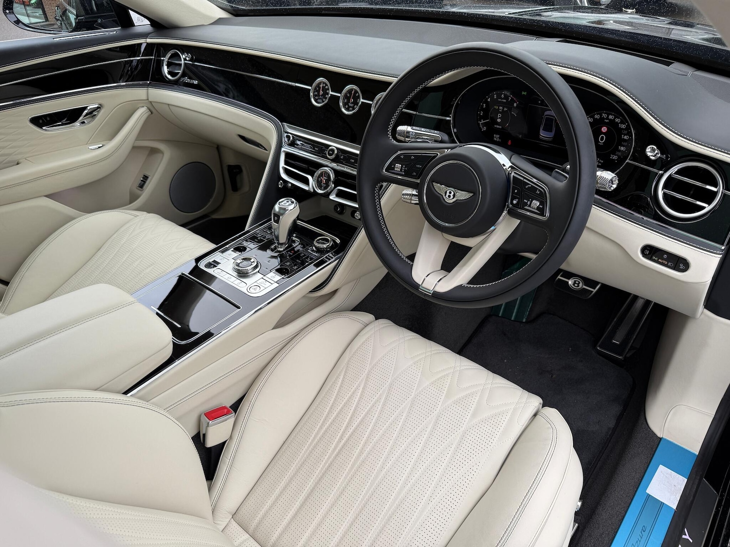 Used Bentley Flying Spur 2025 for sale - 76865550: Photo 3