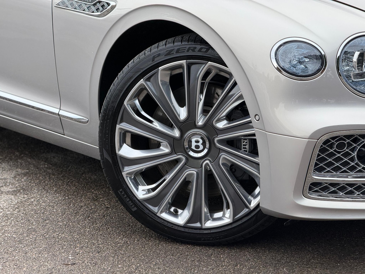 Used Bentley Flying Spur 2023 for sale - 77625279: Photo 2