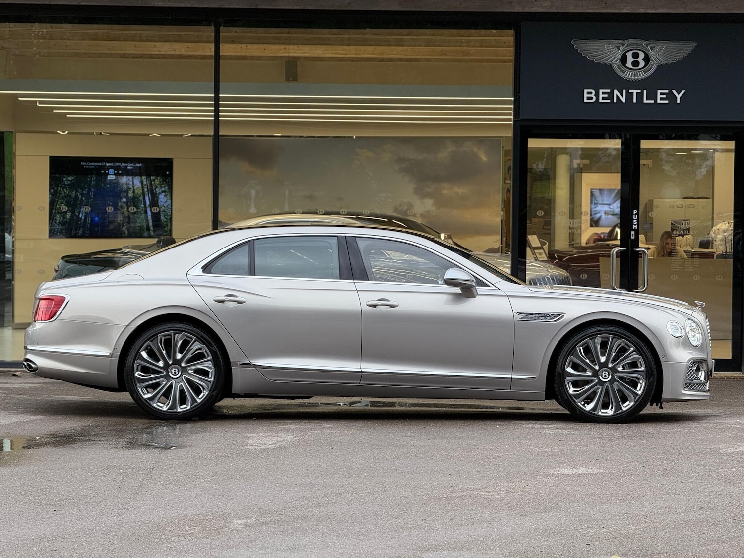 Used Bentley Flying Spur 2023 for sale - 77625279: Photo 4
