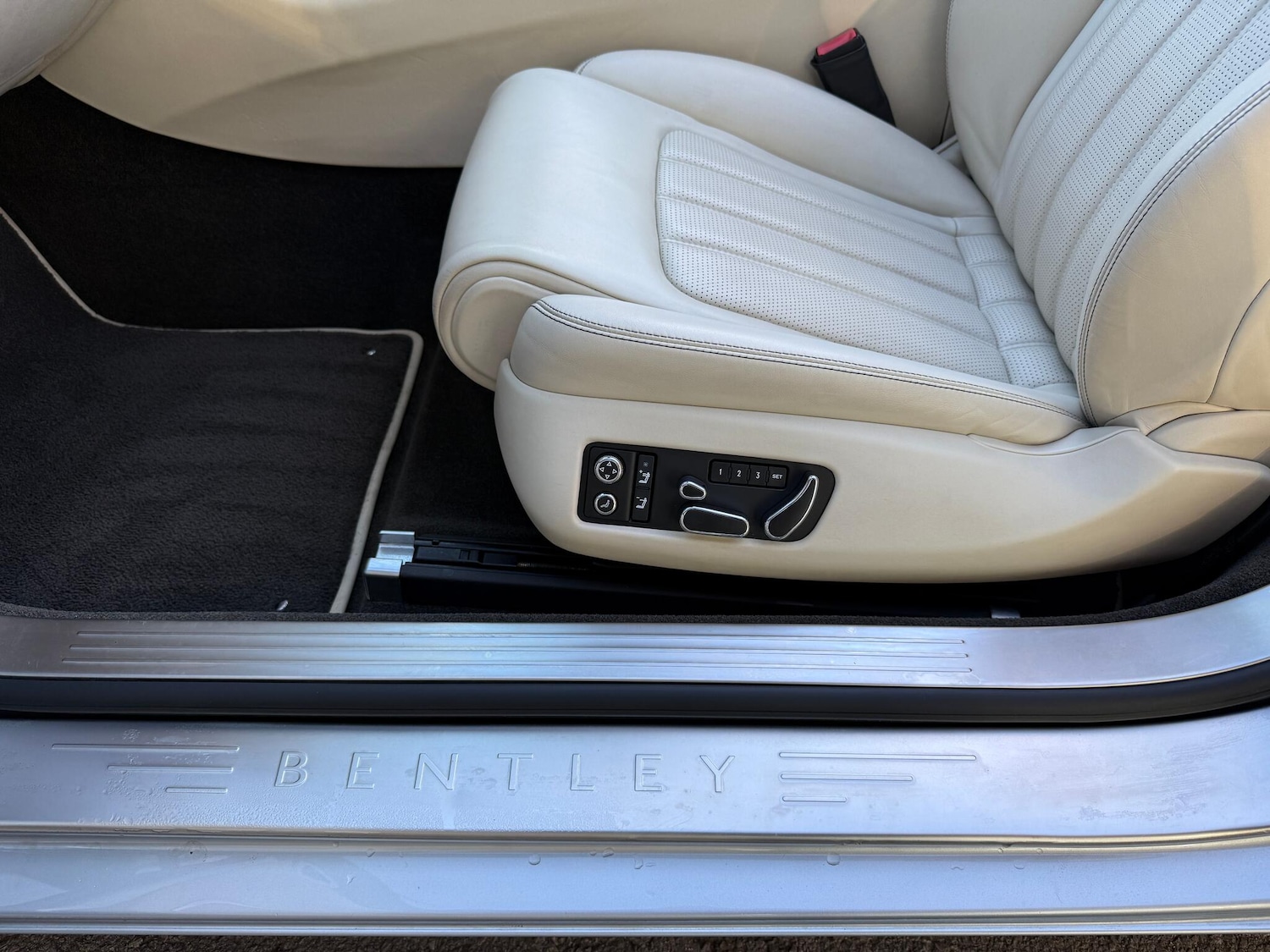 Used Bentley Continental 2014 for sale - 76753159: Photo 13