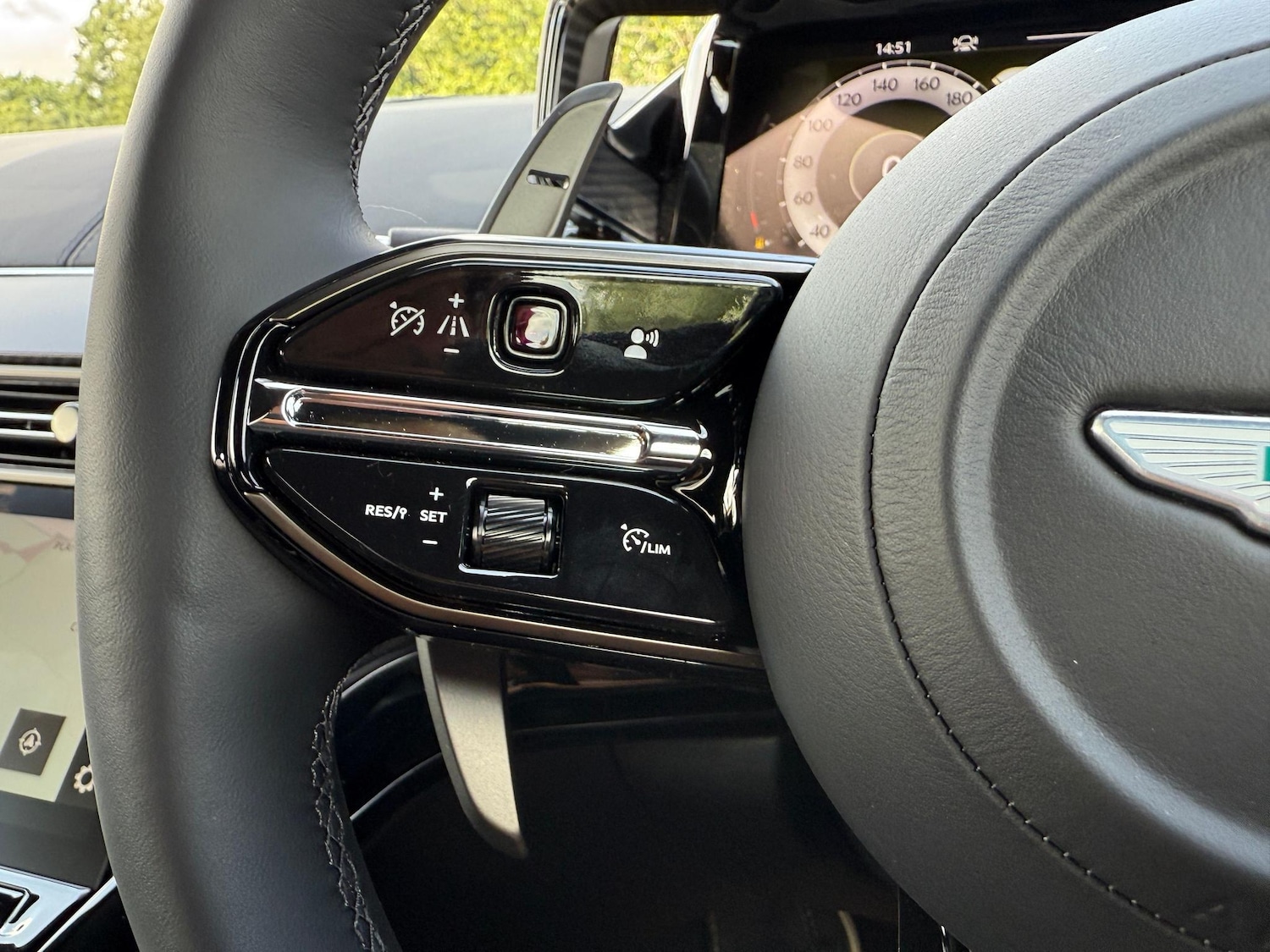 Used Aston Martin Vantage 2025 for sale - 77155575: Photo 31