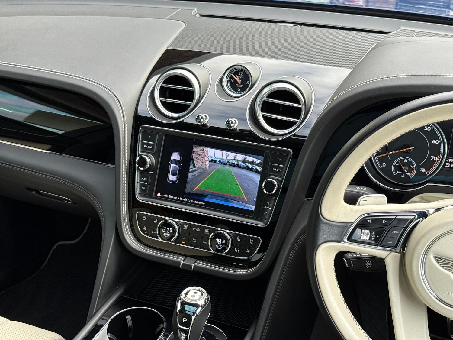 Used Bentley Bentayga 2019 for sale - 76521929: Photo 31