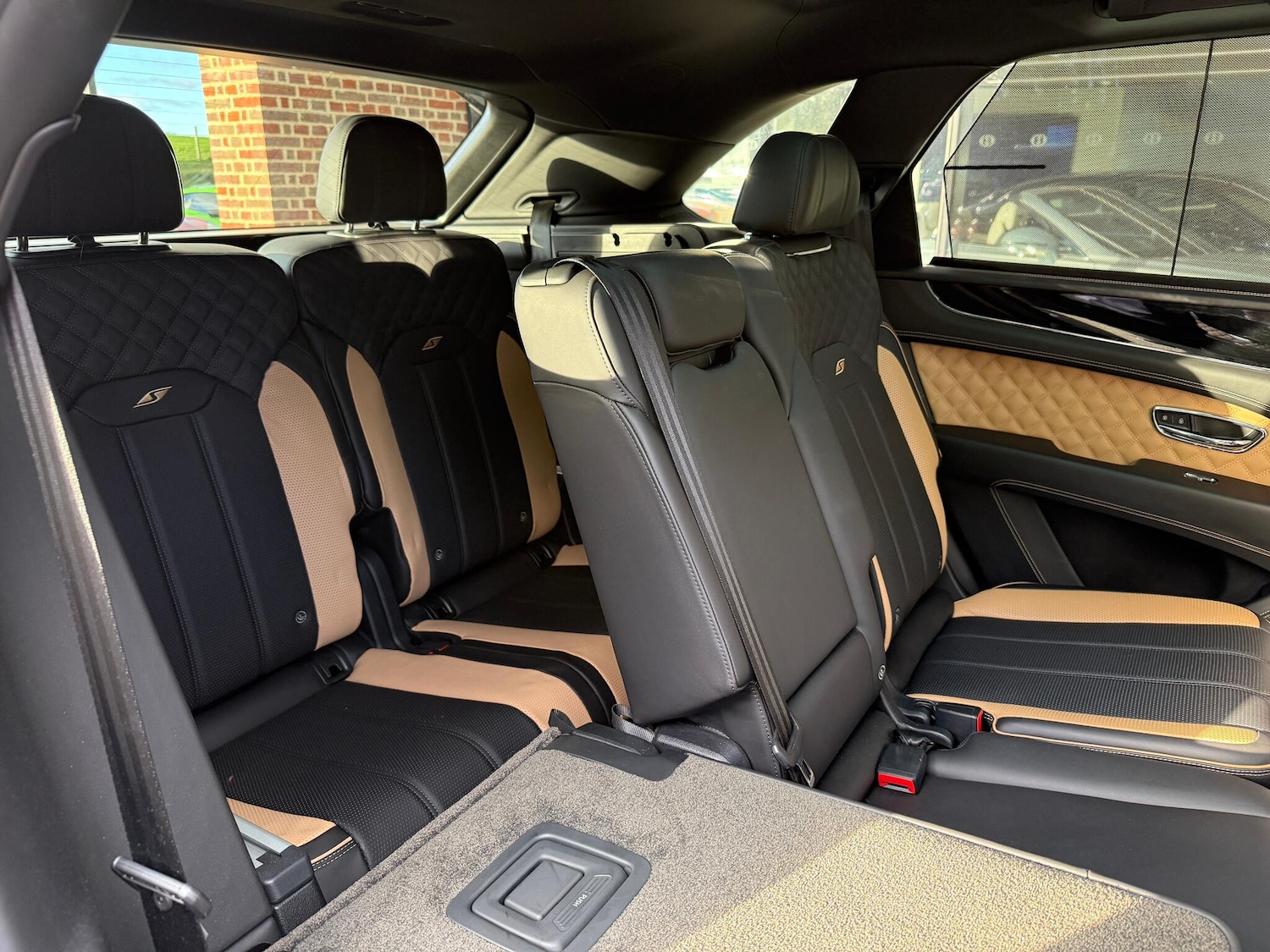 Used Bentley Bentayga 2023 for sale - 76735131: Photo 10