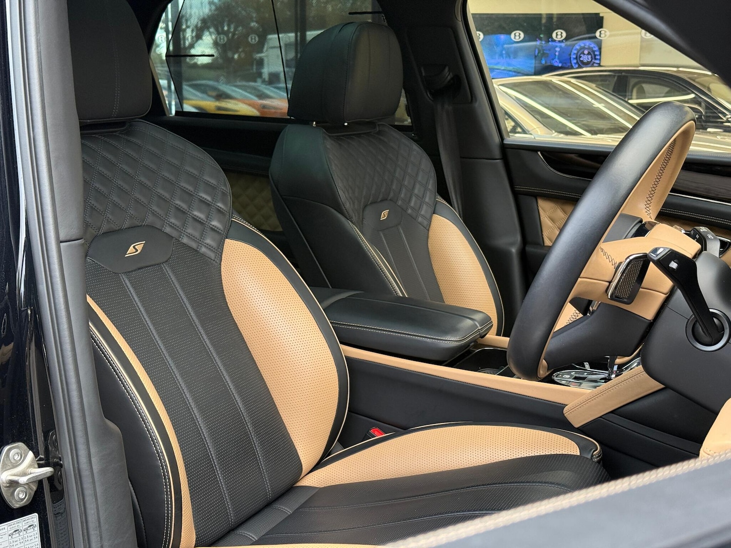 Used Bentley Bentayga 2023 for sale - 76735131: Photo 12