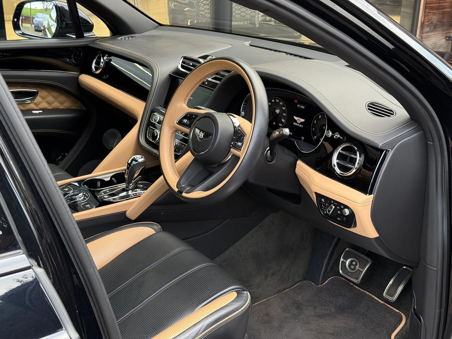 Used Bentley Bentayga 2023 for sale - 76735131: Photo 13