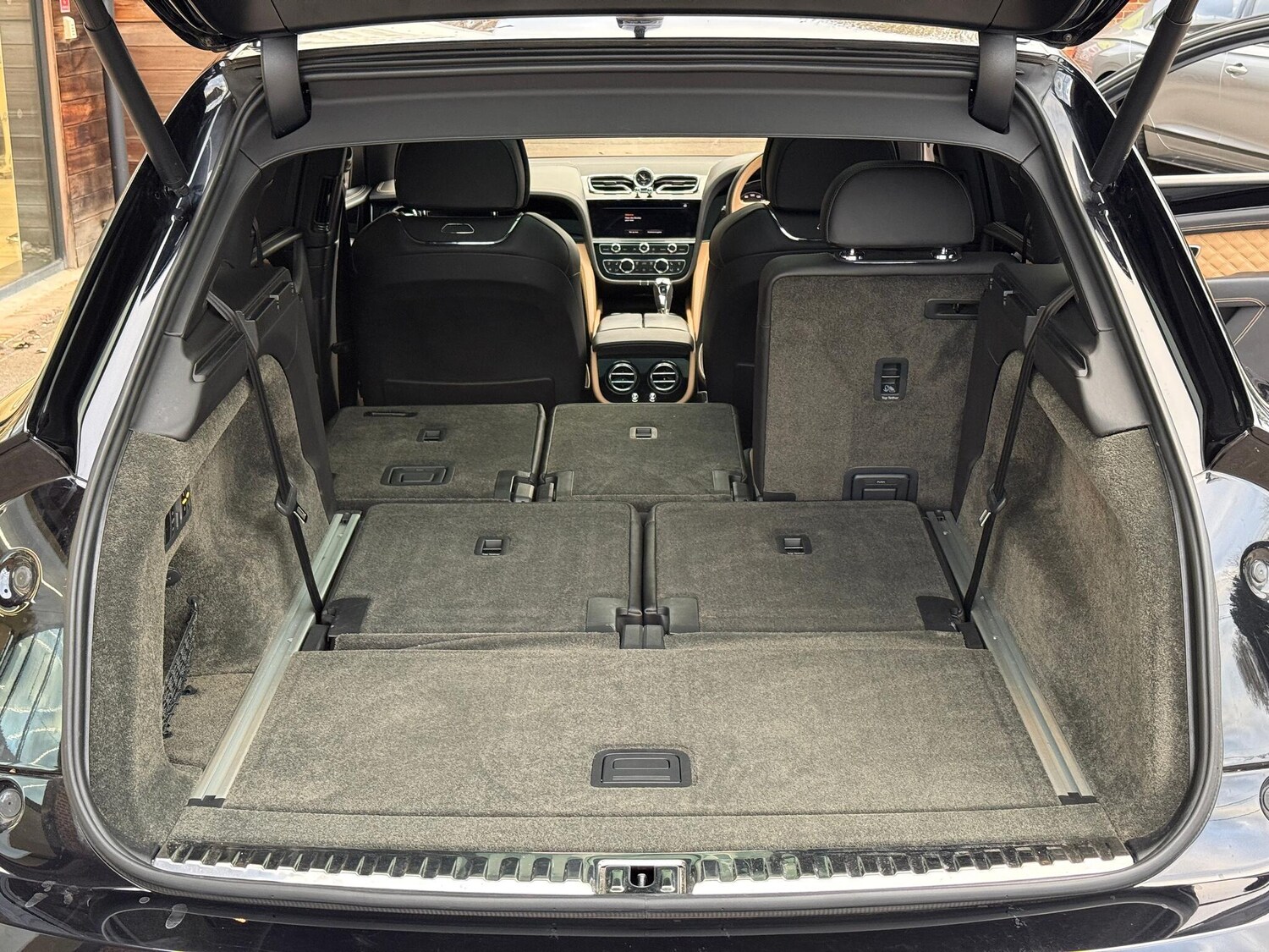 Used Bentley Bentayga 2023 for sale - 76735131: Photo 15