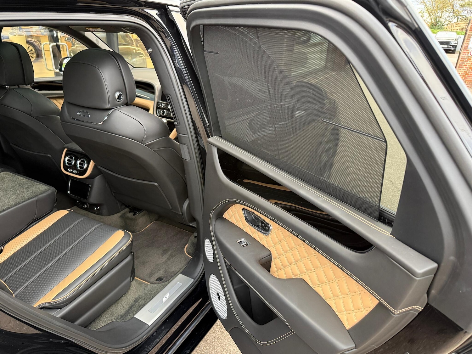 Used Bentley Bentayga 2023 for sale - 76735131: Photo 17