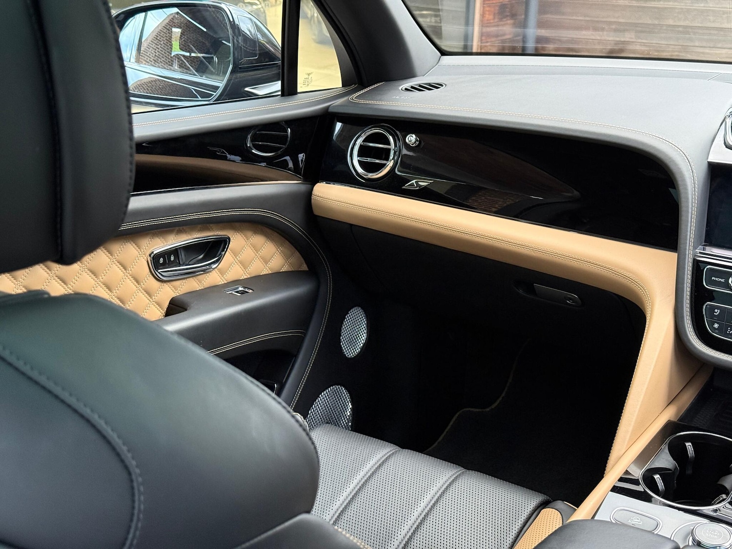 Used Bentley Bentayga 2023 for sale - 76735131: Photo 19