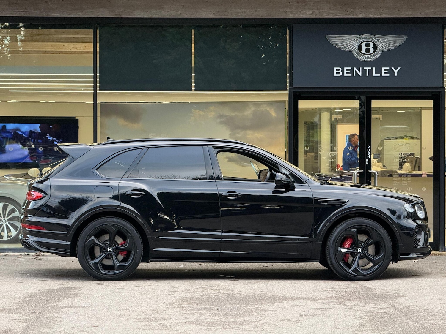 Used Bentley Bentayga 2023 for sale - 76735131: Photo 2