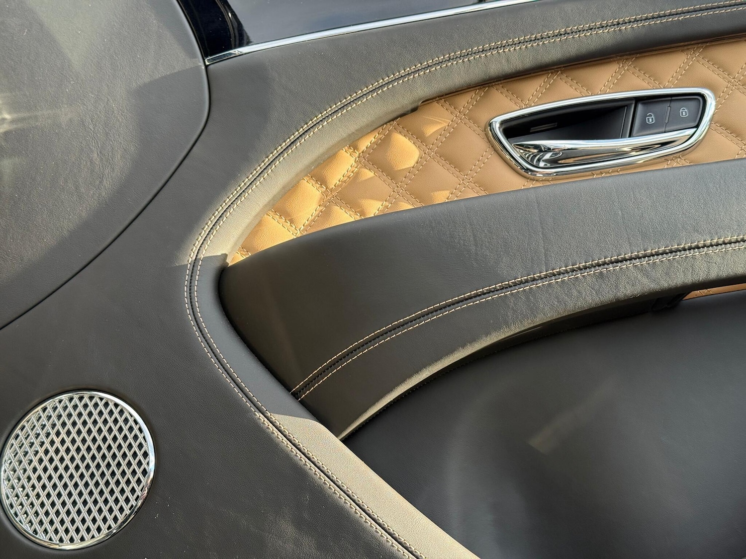 Used Bentley Bentayga 2023 for sale - 76735131: Photo 9