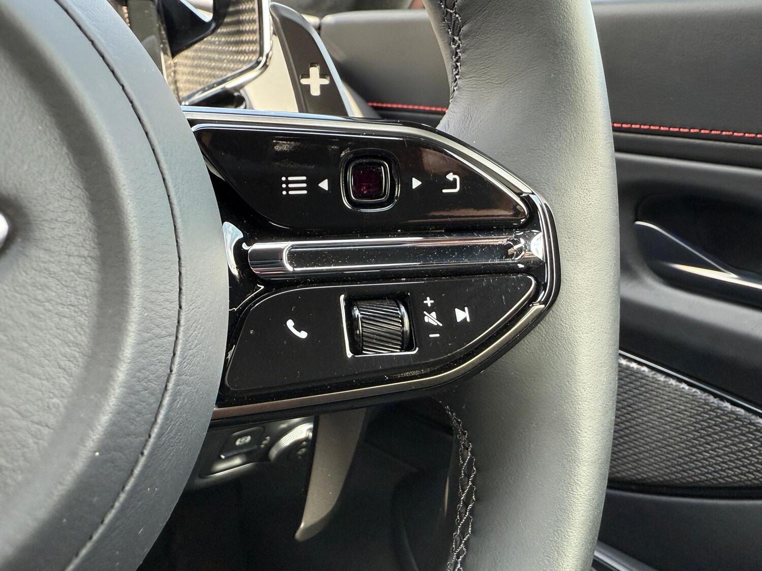 Used Aston Martin Vantage 2025 for sale - 76865651: Photo 32