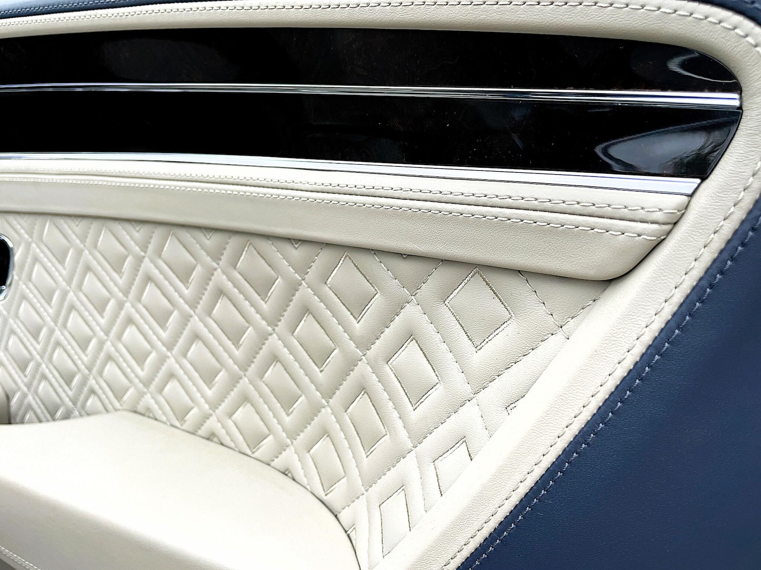 Used Bentley Continental 2020 for sale - 76388135: Photo 10