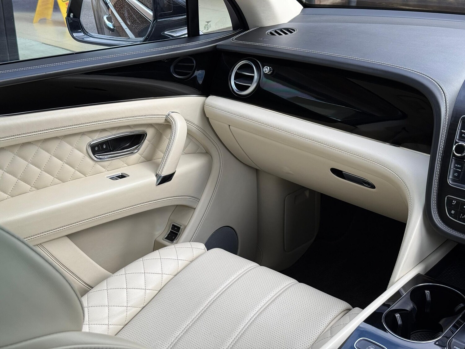 Used Bentley Bentayga for sale - 77478566: Photo 60