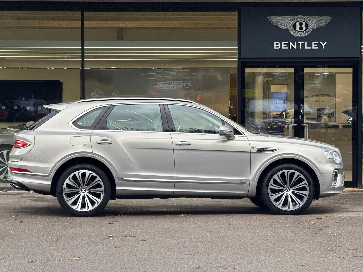 Used Bentley Bentayga 2021 for sale - 76499977: Photo 2