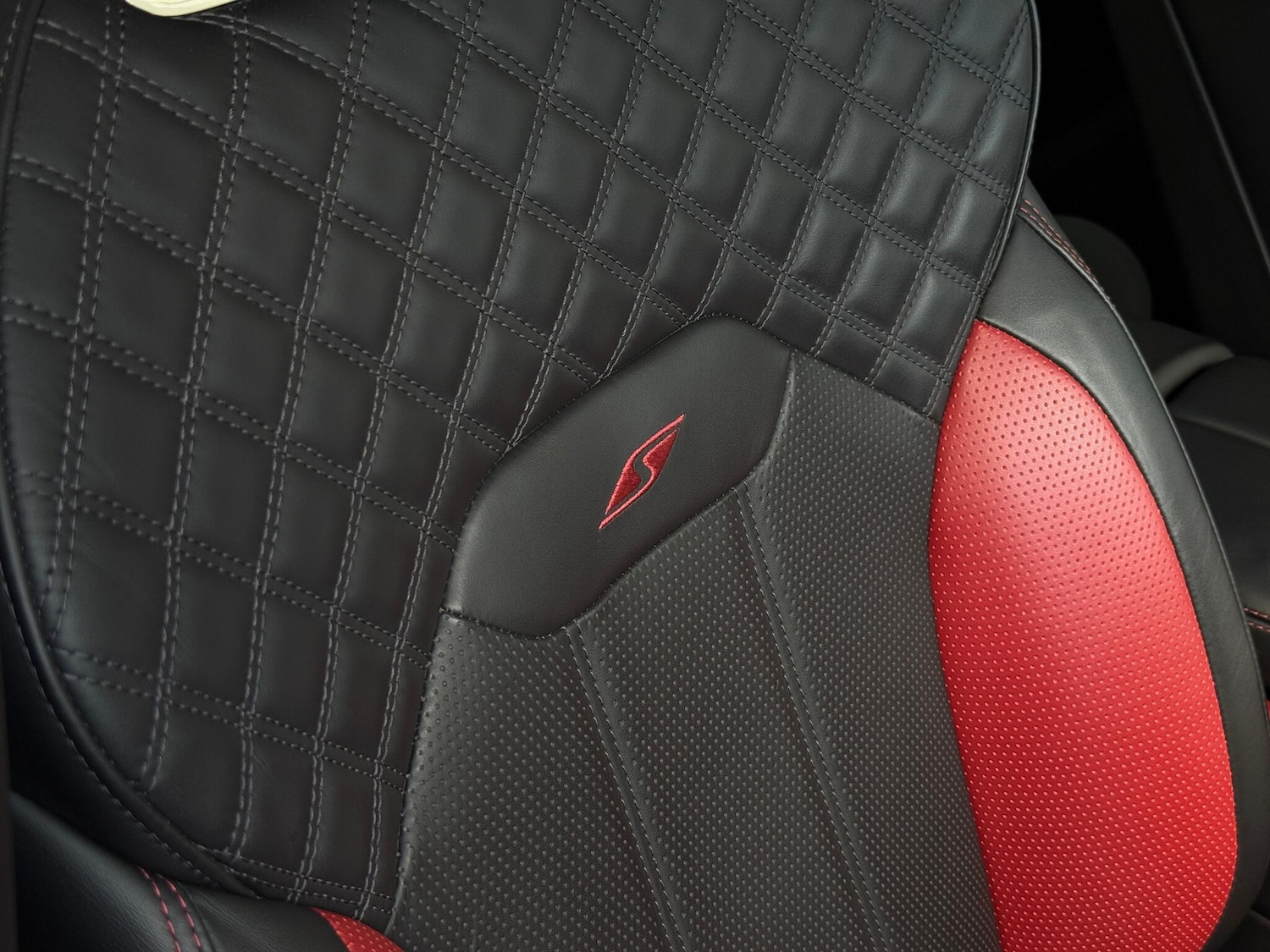 Used Bentley Bentayga 2021 for sale - 76936498: Photo 16