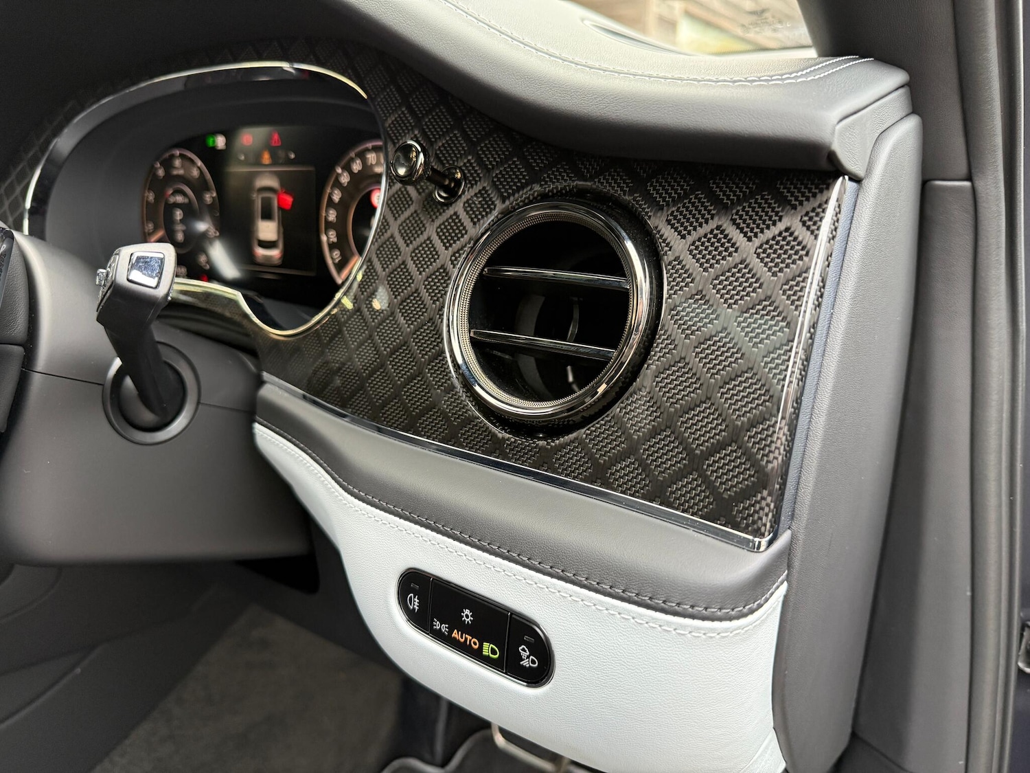 Used Bentley Bentayga 2025 for sale - 77156743: Photo 14