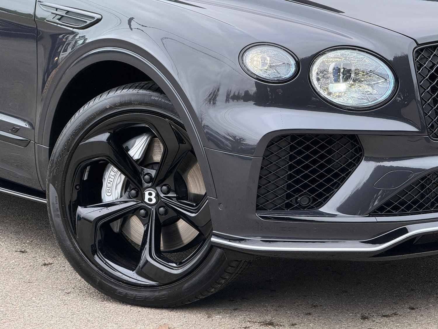 Used Bentley Bentayga 2025 for sale - 77156743: Photo 2