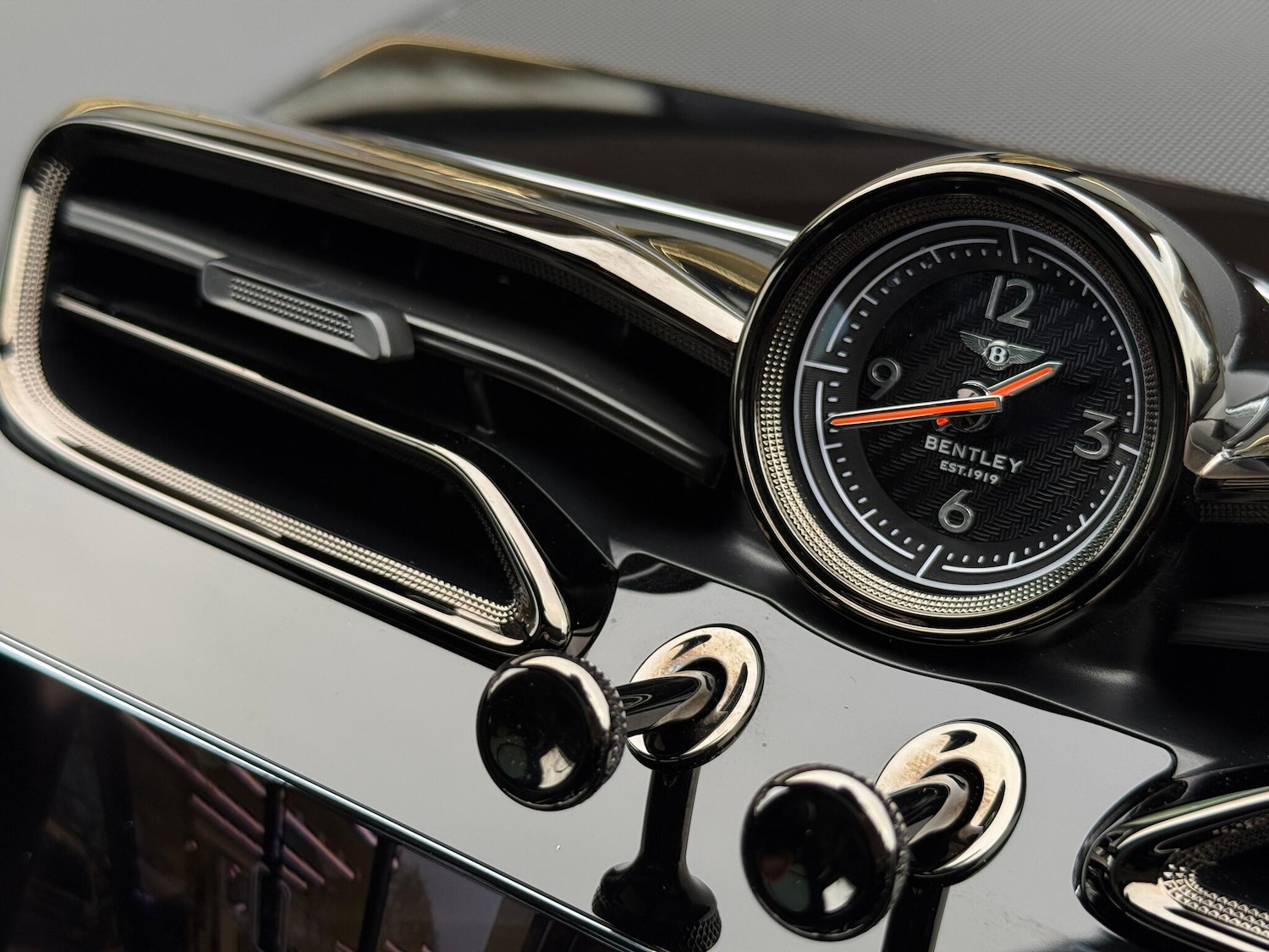 Used Bentley Bentayga 2025 for sale - 77156743: Photo 43