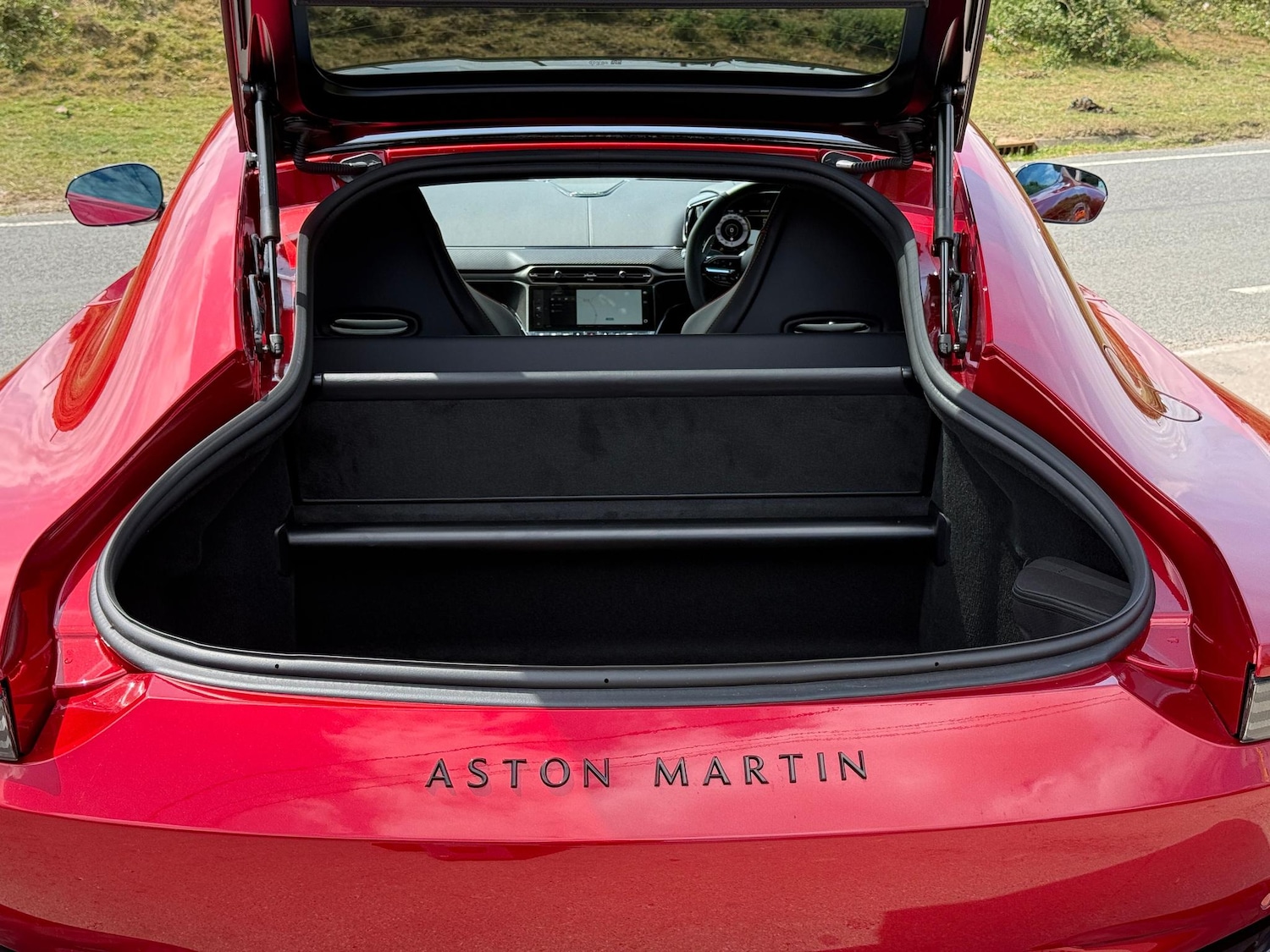 Used Aston Martin Vantage 2025 for sale - 76152230: Photo 15