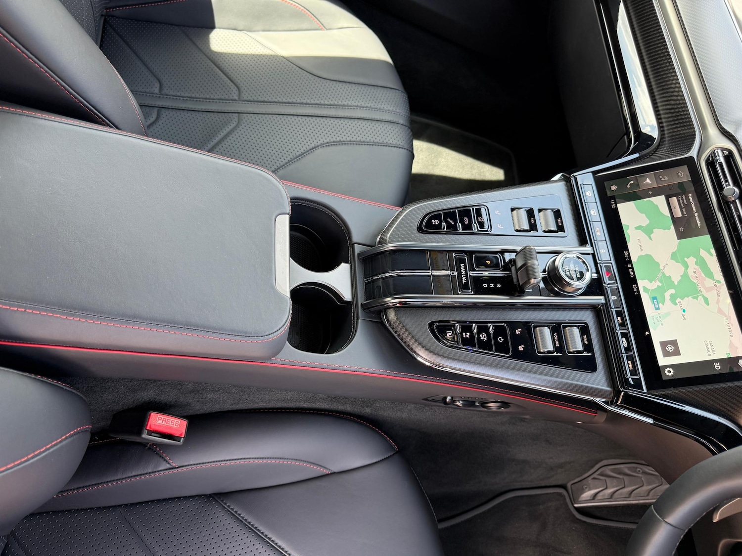 Used Aston Martin Vantage 2025 for sale - 76152230: Photo 37