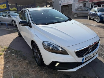 Used Volvo V40 Cross Country 2015 for sale - 79552942: Photo