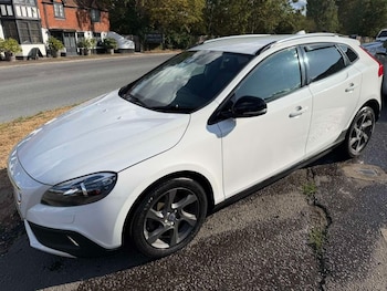 Used Volvo V40 Cross Country 2015 for sale - 79552942: Photo