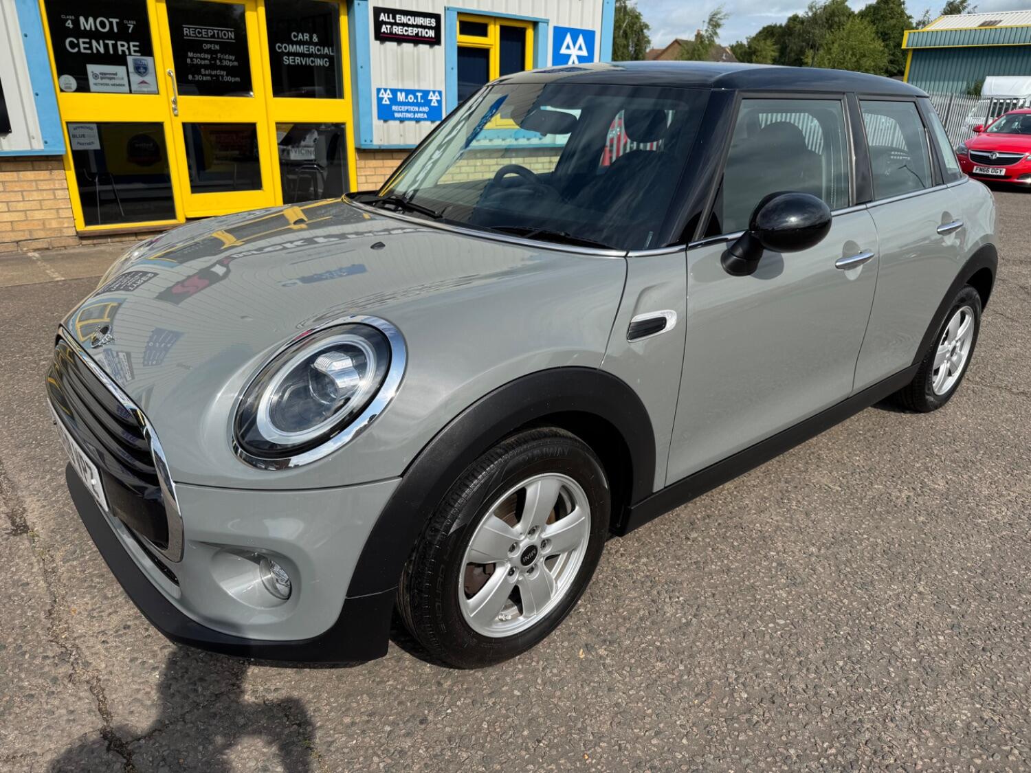 Used MINI Hatch 2018 for sale - 76793618: Photo 3