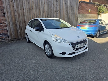 Used Peugeot 208 2014 for sale - 75539623: Photo