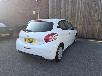 Used Peugeot 208 2014 for sale - 75539623: Photo