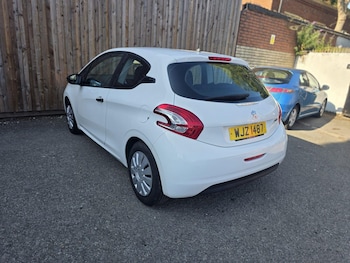 Used Peugeot 208 2014 for sale - 75539623: Photo