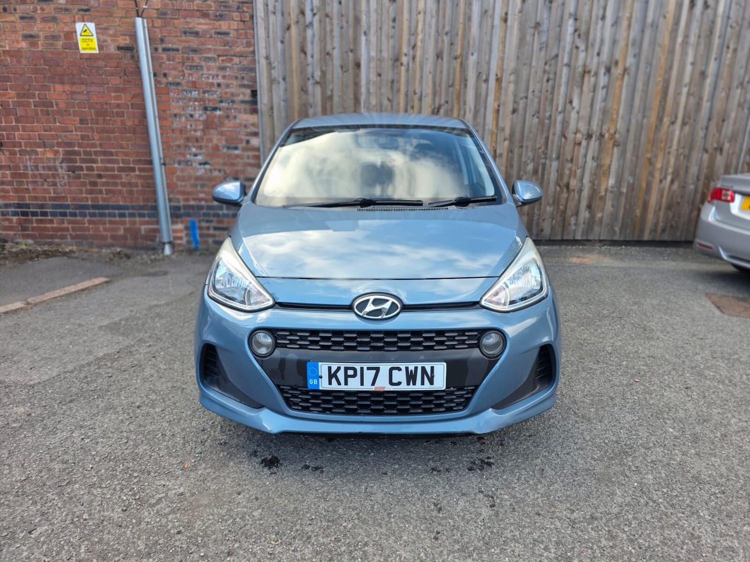 Used Hyundai i10 2017 for sale - 76380585: Photo 1