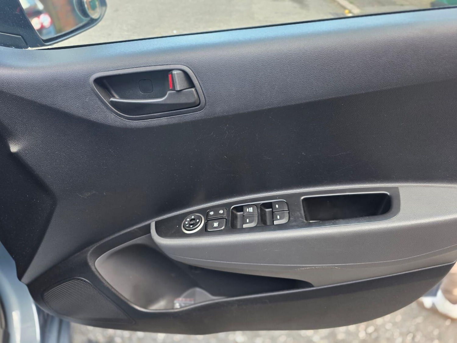 Used Hyundai i10 2017 for sale - 76380585: Photo 11