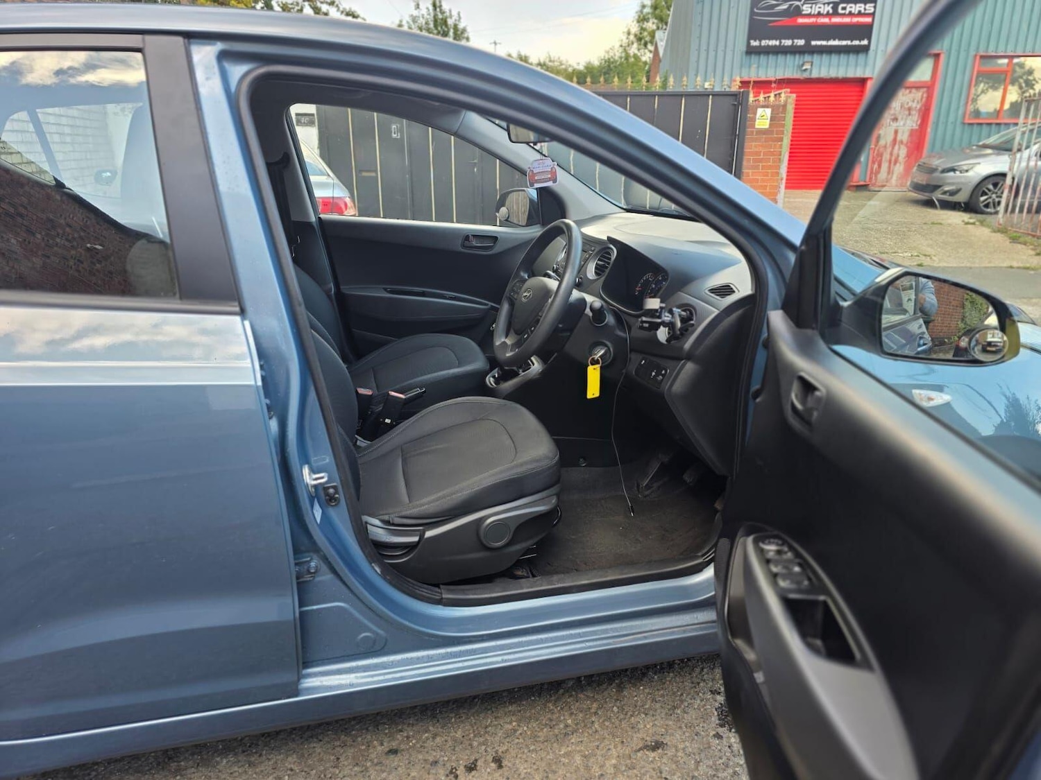 Used Hyundai i10 2017 for sale - 76380585: Photo 17