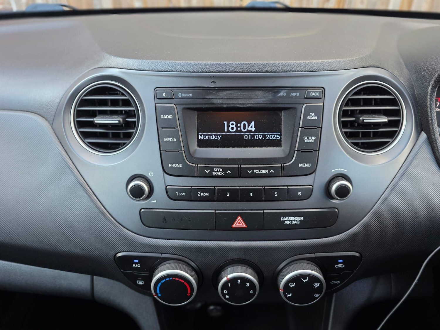 Used Hyundai i10 2017 for sale - 76380585: Photo 18