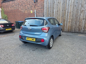 Used Hyundai i10 2017 for sale - 76380585: Photo