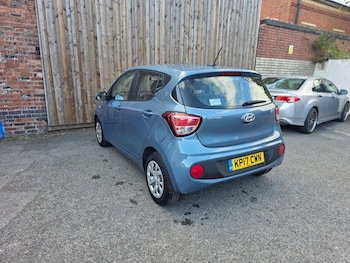 Used Hyundai i10 2017 for sale - 76380585: Photo