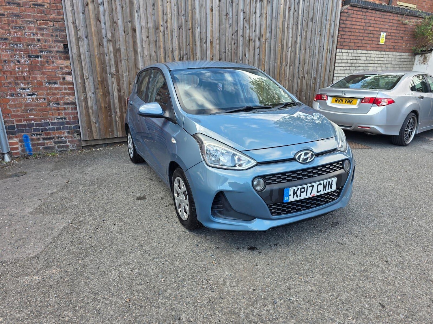 Used Hyundai i10 2017 for sale - 76380585: Photo 5