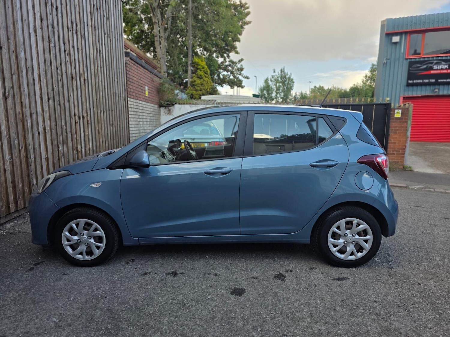 Used Hyundai i10 2017 for sale - 76380585: Photo 7