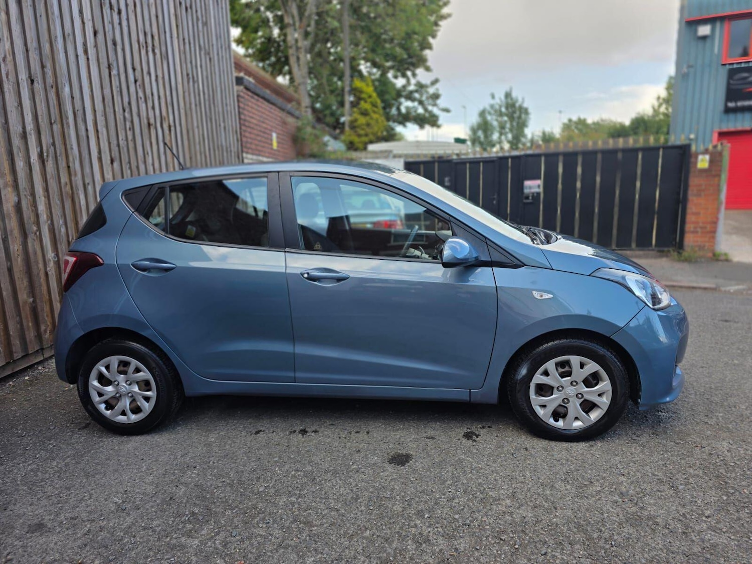 Used Hyundai i10 2017 for sale - 76380585: Photo 8