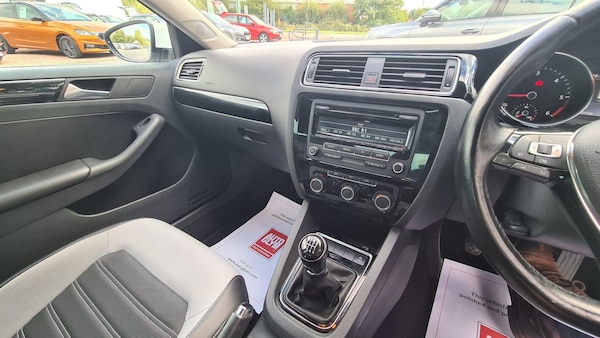 Used Volkswagen Jetta 2015 for sale - 76214106: Photo 12