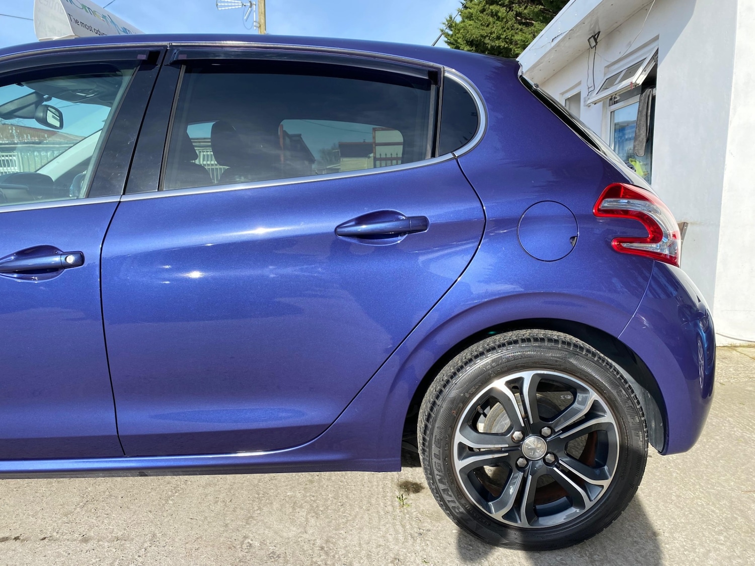 Used Peugeot 208 2015 for sale - 77557258: Photo 8