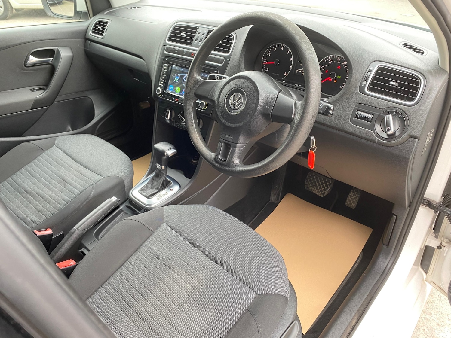 Used Volkswagen Polo 2010 for sale - 76718030: Photo 13