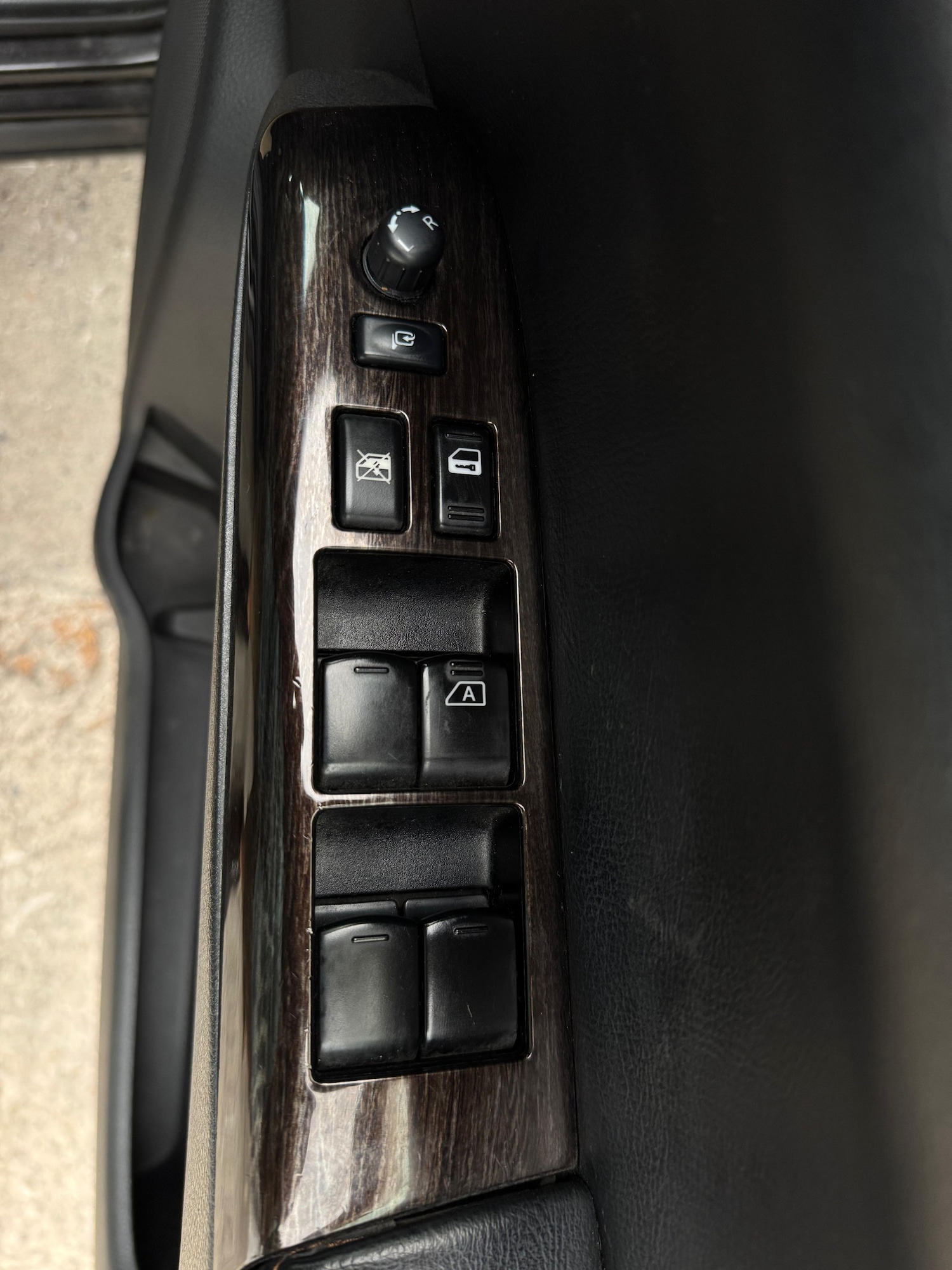 Used Nissan Elgrand 2011 for sale - 76690709: Photo 26