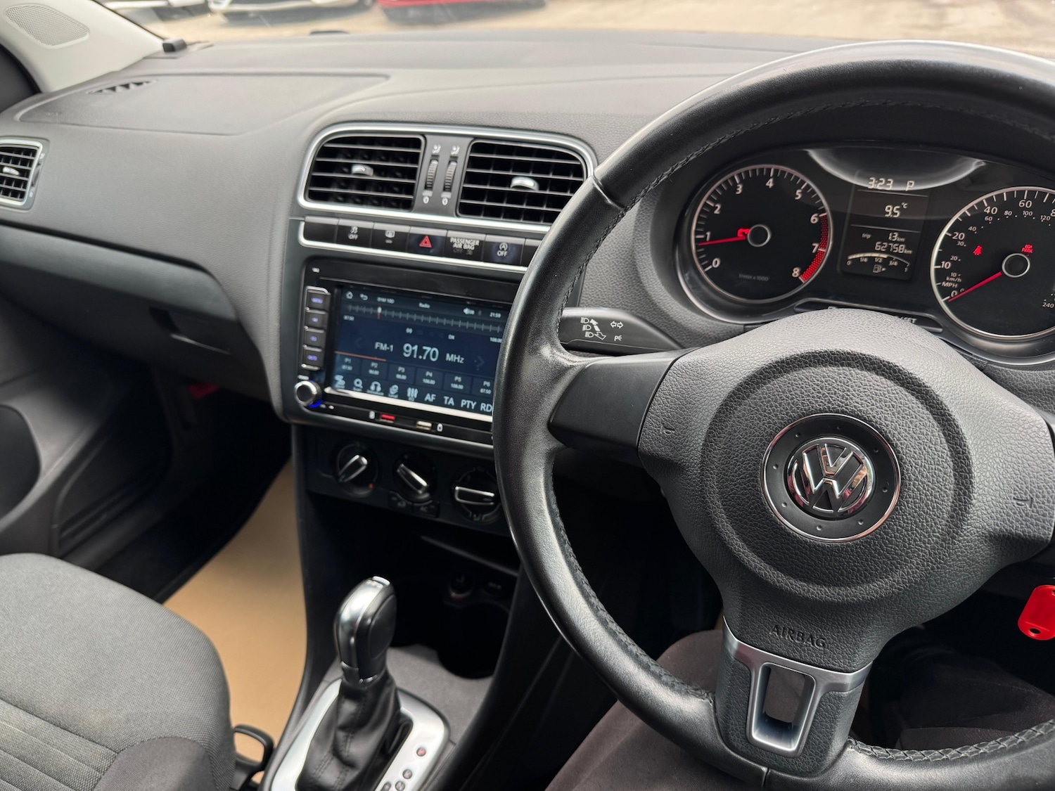 Used Volkswagen Polo 2013 for sale - 76102068: Photo 17