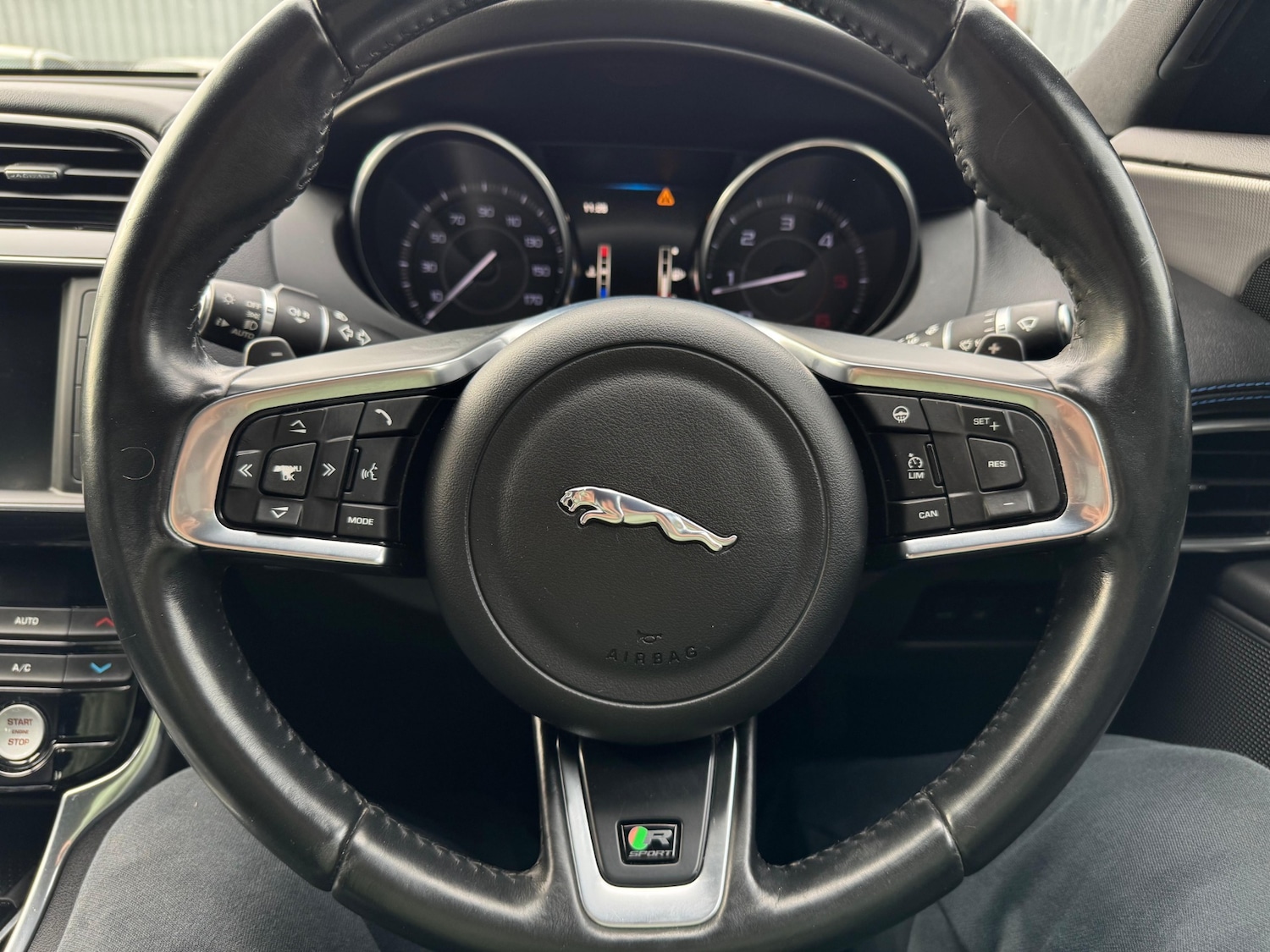 Used Jaguar XE 2015 for sale - 76530861: Photo 18