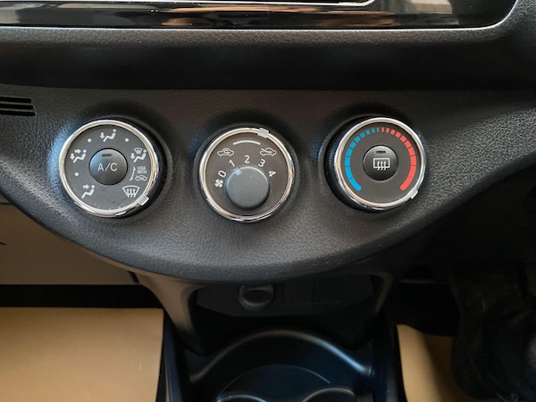 Used Toyota Vitz 2015 for sale - 76322528: Photo 19