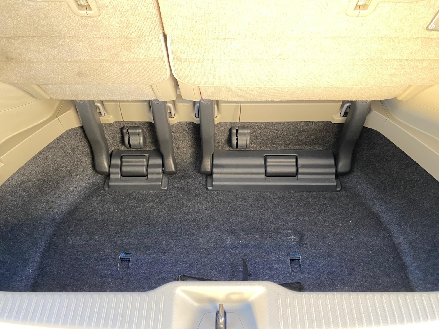 Used Toyota Estima 2012 for sale - 77388397: Photo 11