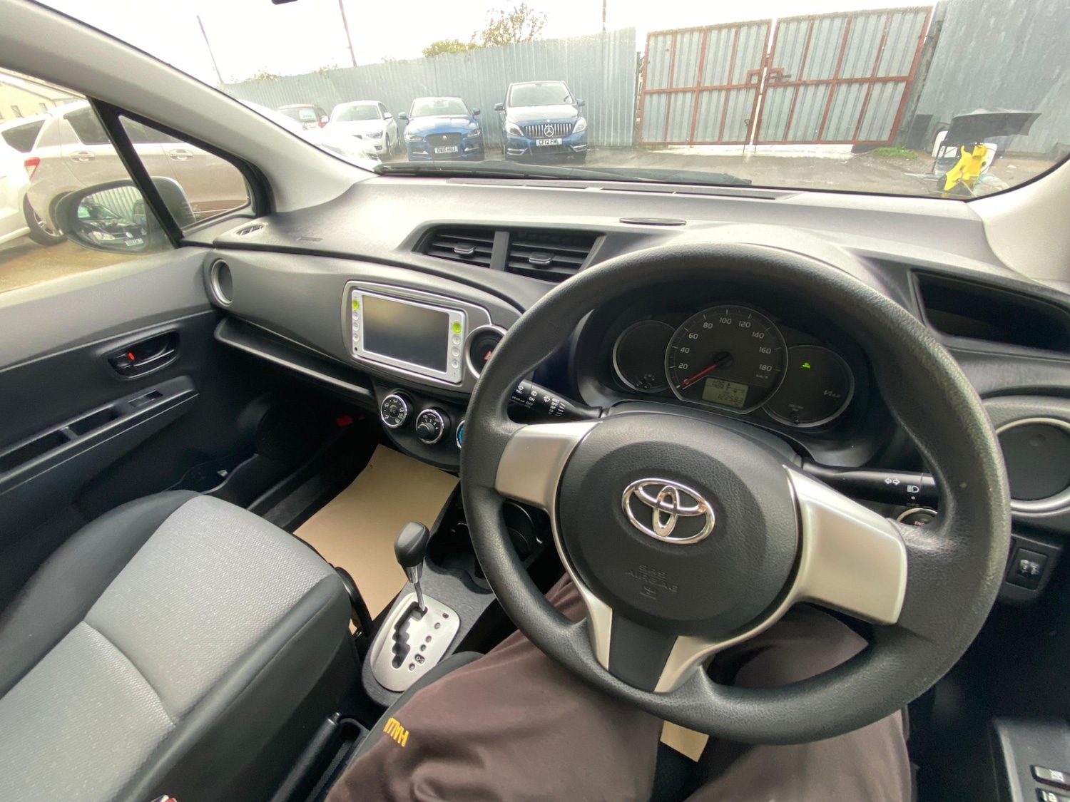 Used Toyota Vitz 2012 for sale - 77152397: Photo 16