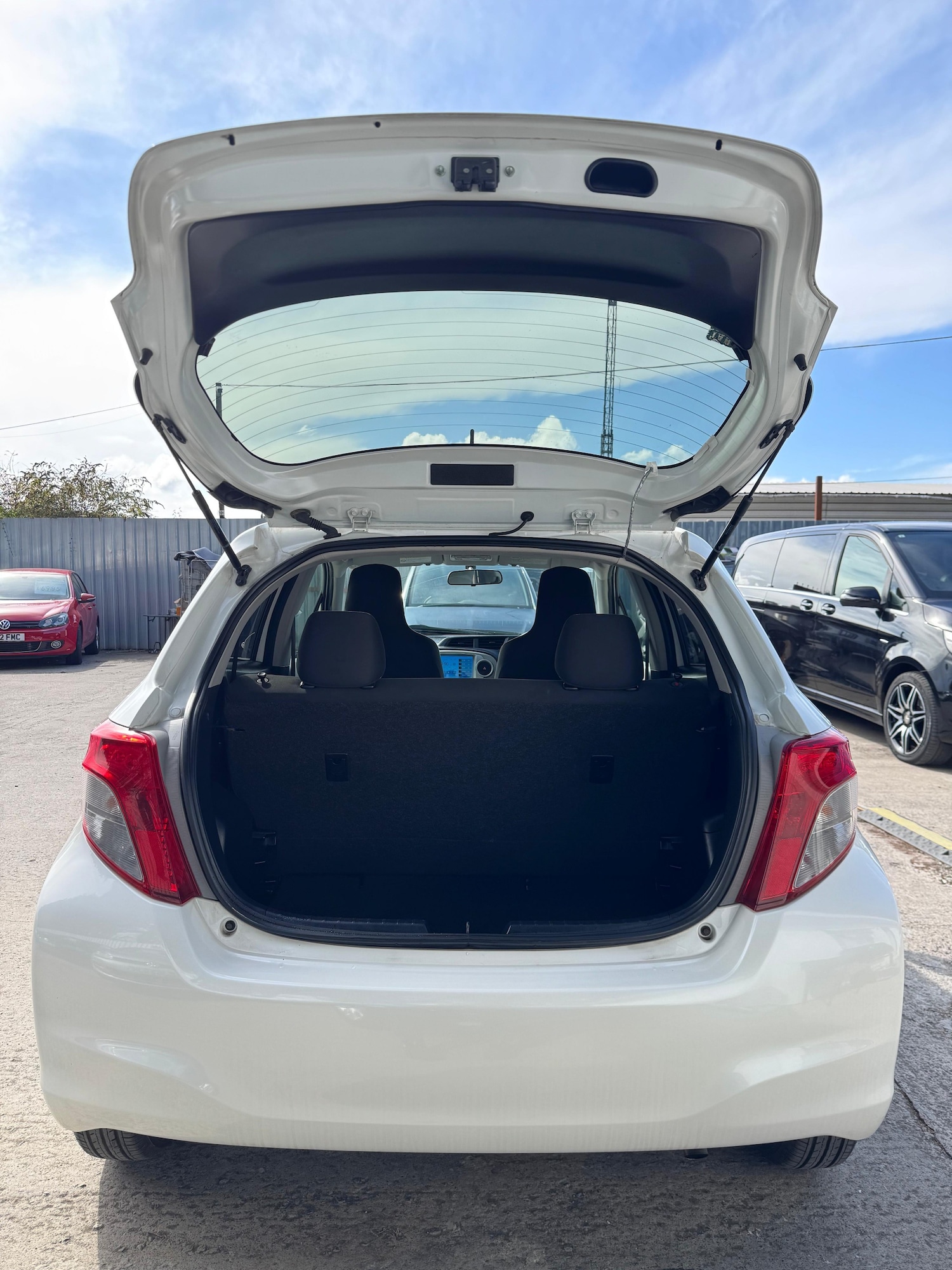 Used Toyota Yaris 2011 for sale - 76562571: Photo 11