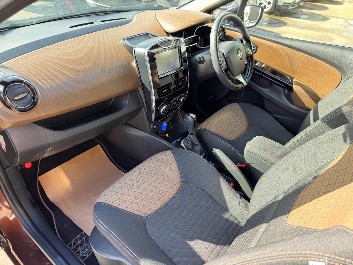 Used Renault Clio 2014 for sale - 76143954: Photo 29